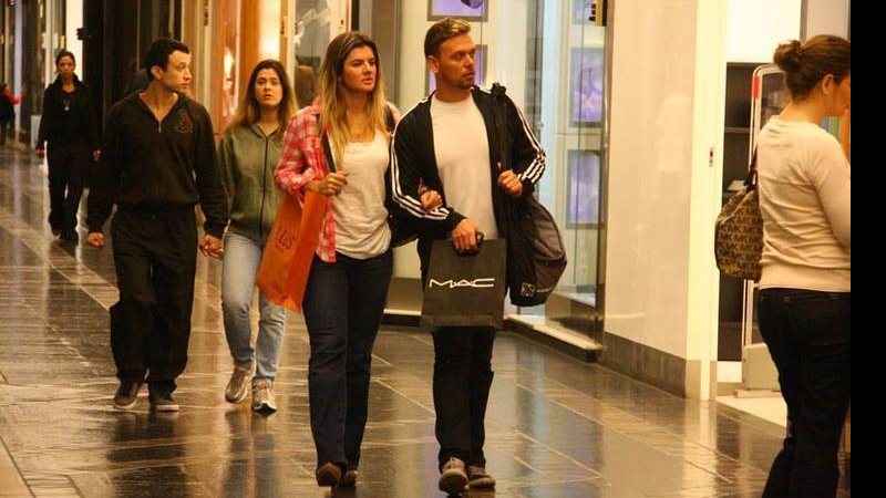 Mirella Santos curte domingo no shopping - Daniel Delmiro / AgNews