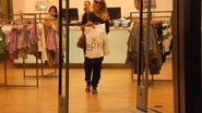 Carolina Dieckmann faz compras em loja de roupas infantis na Zona Sul do Rio de Janeiro - Daniel Delmiro / AgNews