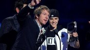 Joe Don Rooney, da banda Rascal Flatts, com Justin Bieber - Getty Images/ Jason Merritt