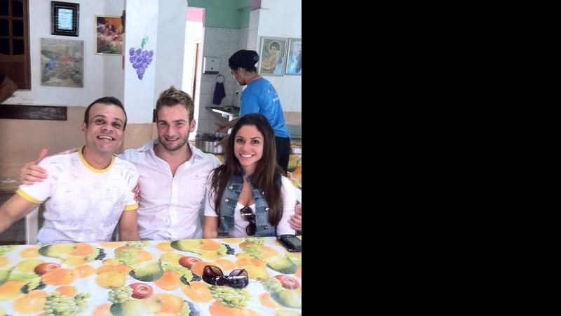 Ex-BBBs Daniel, Wesley e Maria no Abrigo Casa do Amor - Reprodução / Twitter