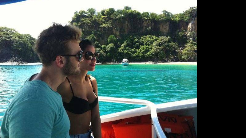 Wesley e Maria passeiam de barco em Fernando de Noronha - Reprodução Twitter