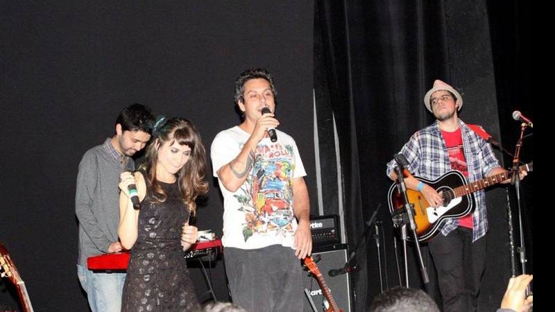 Alexandre Nero canta com o grupo 'A Banda Mais Bonita da Cidade' - Onofre Veras / AgNews