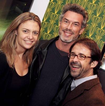 O casal Julia Suslick e Luiz Porchat com o modelo e fotógrafo Paulo Carotini, ao centro, na primeira mostra SaLa de Fotografias, em SP. - CALÃO JORGE, CÁSSIA DOMINGUES, CRISTIAN DOMINGUES, DUDU PACHECO, LIANE GOTLIB ZAIDLER, LORENZO FABRI, LUCAS ISMAEL, MÁRCIA STIVAL, MARCOS RIBAS E MONICA PEGADO