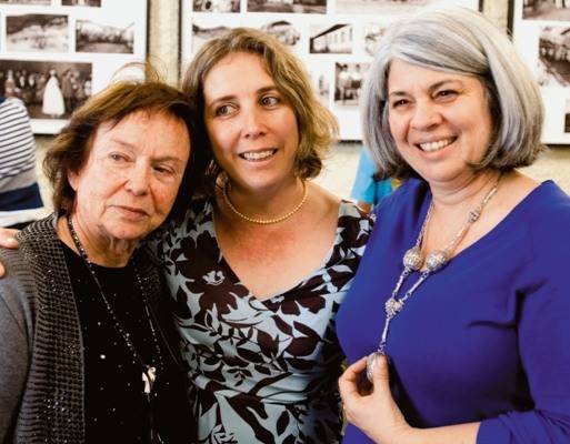 Em Santa Branca, SP, a fotógrafa Mairy Sant'Anna recebe em sua mostra Lúcia Rodrigues e Carmen Brigida. - BIANCA TATAMIYA, CAROLINA BIRENBAUM, ELDER BUCK, JULIANA LOPES, LETÍCIA BERINGHS BARONI, MARIA TUCA FANTIN, MAURICIO BACELAR, MIDORI DE LUCA, PRISCILLA LIMA, RAFAELLA SILVA, RODRIGO JACOB E THIAGO MORAES