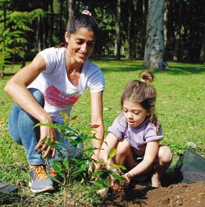 Cynthia e Manuela em dia ecológico