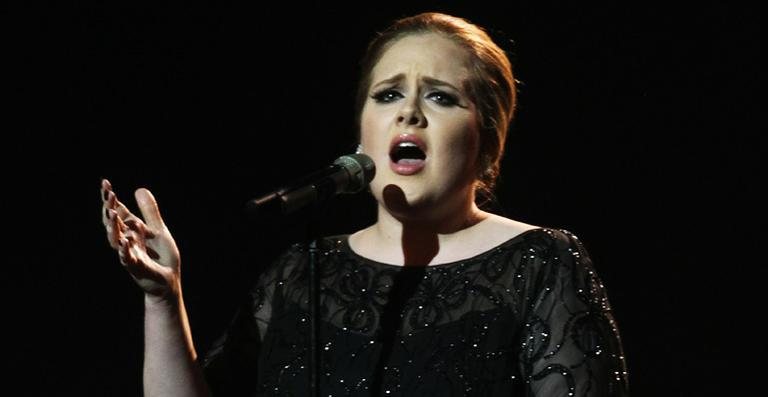 Médicos proíbem Adele de falar - Getty Images