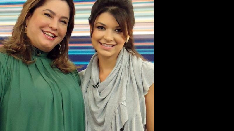 A dermatologista Flavia Lira conversa com a apresentadora Amanda Françozo em seu programa da Record News, SP. - ANDRÉ PALLUCH