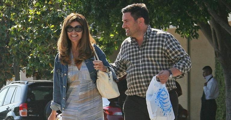 Maria Shriver passeia com rapaz desconhecido - Grosby Group