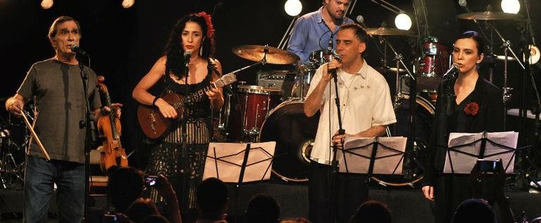 Mautner, Marisa Monte, Arnaldo Antunes e Adriana Calcanhoto dividem o palco. - ROBERTO TEIXEIRA