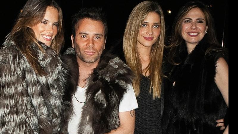 Alessandra Ambrosio, Matheus Mazzafera, Ana Beatriz Barros e Luciana Gimenez participam de evento em bar badalado de SP... - JOÃO DA SILVA, LUCAS ISMAEL, OMAR FREIRE/IMPRENSA MG, RAFAEL FREIRE E RICARDO RIBES