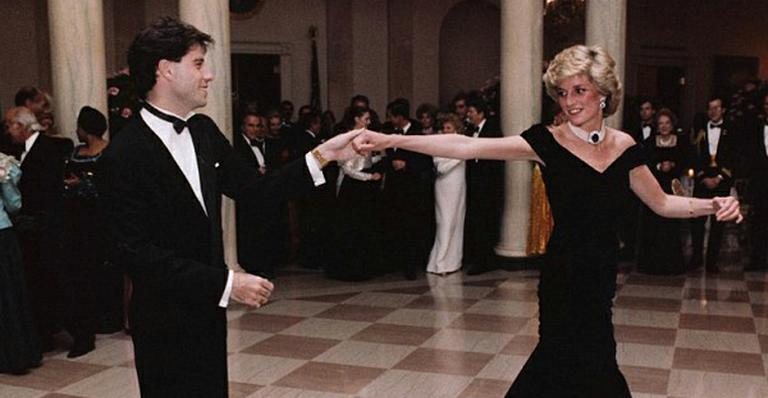 A princesa Diana dança com John Travolta na Casa Branca (EUA) em 1985 - Reprodução