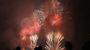 Fogos de artifício marcam início das festividades da cerimônia religiosa do casamento real de Mônaco - Getty Images