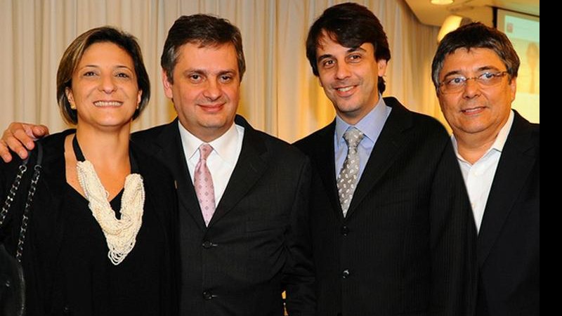 Mônica de Carvalho, Luiz Fernando Vieira, Fábio Freitas e Paulo Gregoraci brindam ao Dia do Mídia, em São Paulo. - ENEAS GOMEZ, MALLU PEDROSO, MÁRCIA STIVAL, THIAGO PAVONI, SAMUEL CHAVES / S4 PHOTOPRESS, SÉRGIO SAVARESE, VIVIAN CURY E WAYNE CAMARGO