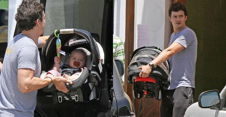 Orlando Bloom passeia com o pequeno Flynn - GrosbyGroup