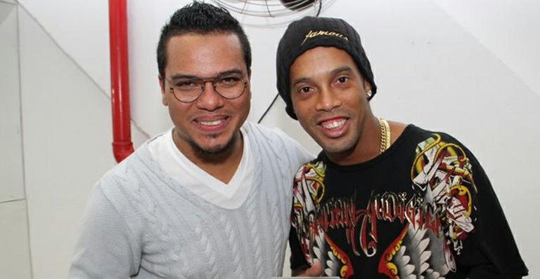 Ronaldinho Gaúcho e Bruno, do Sorriso Maroto - Vinícius Eduardo / AgNews