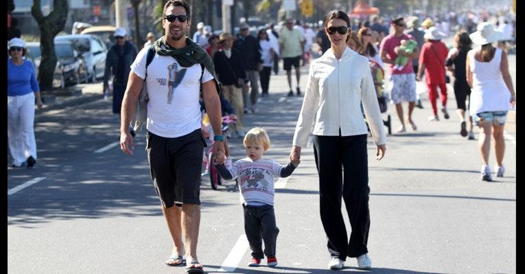 Carlos Bonow, a esposa, Keila Kerber, e o filho, Conrado - Wallace Barbosa e J.Humberto / AgNews