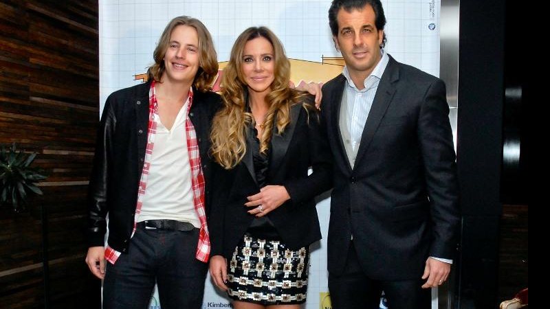 Pierre Sarkozy com o casal Cristiana Arcangeli e Álvaro Garnero, em São Paulo - JOÃO PASSOS / BRASIL FOTOPRESS E SOUTHERN PRESS