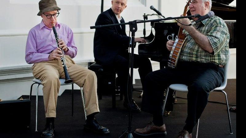 <strong>Woody Allen</strong> exibe sua habilidade musical em roma - REX