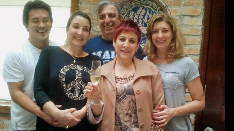 Marcos Bassi comemora 63 anos em seu restaurante com a família Vitor Makiama, Fabiana, Rosa e Tatiana Bassi, em São Paulo. - VICENTE, ANTÔNIO SALANI, CÉSAR VINCENZI, CLÁUDIO IZIDIO FERREIRA, DUDU PACHECO, LORENZO FABRI, NEWTON SANTOS, PAULA KOSSATZ, RENATO FRASNELLI, RENATO SILVA E RODRIGO PRADO