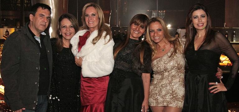 Antonio Dantas, Maria Emilia Genovesi, Helô Pinheiro e Rita Maluf felicitam a apresentadora Sônia Azúa, que festeja seus 50 anos, ao lado de Mara Bastos, em SP. - 2M FOTOS, ANDRÉ VICENTE, CARLOS DELFINO, CLÁUDIO IZIDIO FERREIRA, CLARISSA DI CIOMMO, FÁBIO ZANZERI, LIANA NAKAO, LUCIANO SANTOS, OVADIA SAADIA, PAULO JABUR, SAMPA CLICK E VALDIR LOPES