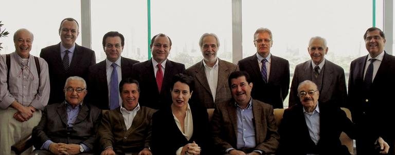 Massimo Ferrari, Carlos Henrique Nascimento, Valter Patriani, Toni Sando, Gilberto Leifert, Roland Bonadona, Murillo Grillo Sarti e Alberto de Camargo Vidigal, em pé; e Tasso Gadzanis, Raul Sulzbacher, Annie Morrissey, Willy Haas e Altino João de Barros - DIOGO CRUZ, FÁBIO BARROCAL, FECO HAMBURGER, FRANCISCO MACEDO, GUSTAVO SANNA, JULIANA CENSI, MARCO RODRIGUES, MÁRCIA QUINTAS E RENATA DIAS