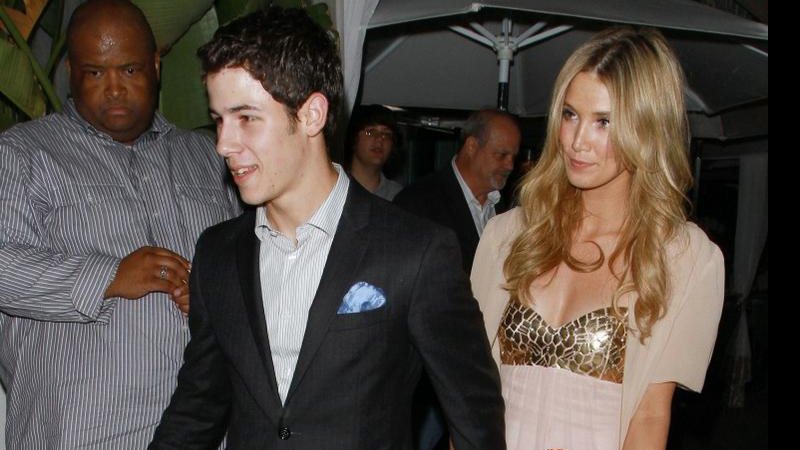 Nick Jonas e Delta Goodrem - Grosby Group