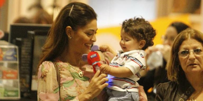 Juliana Paes e o filho Pedro - AgNews