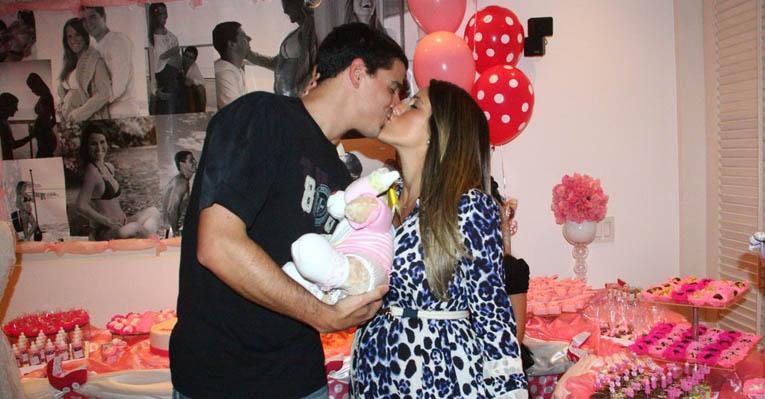 O chá de bebê de Maria Luiza, a primeira filha de Fernanda Pontes - AgNews