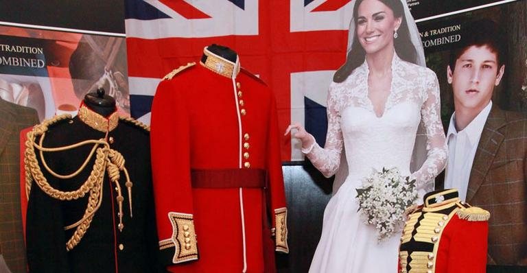 Réplicas de fardas do casamento real britânico são expostas em NY - Getty Images