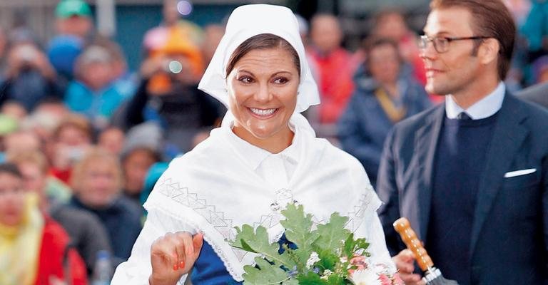 Festa pública sob chuva na Suécia. - Getty Images