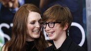 Julianne Moore e o filho Caleb Freundlich - Reuters