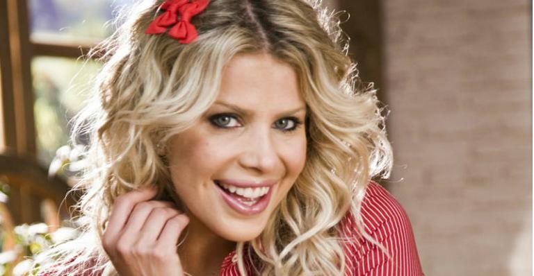 Karina Bacchi poderá ser a professora Helena no remake de "Carrossel" - Divulgação/Record