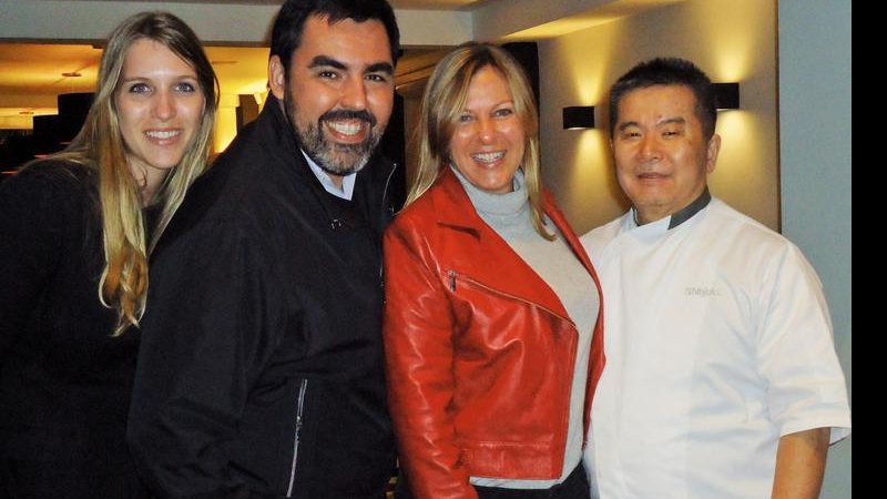 Em SP, Bianca Marins, Paulo Vieira e Lilian, mãe de Bianca, saboreiam delícias do chef Shundi Kobayashi.