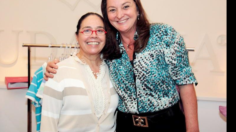 Monica Serra, do Instituto Se Toque, e a empresária Sonia Regina Hess de Souza firmam parceria, em SP.