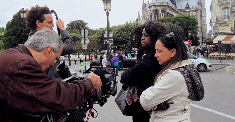 Cena de novela em Paris.