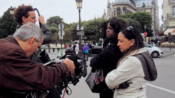 Cena de novela em Paris.