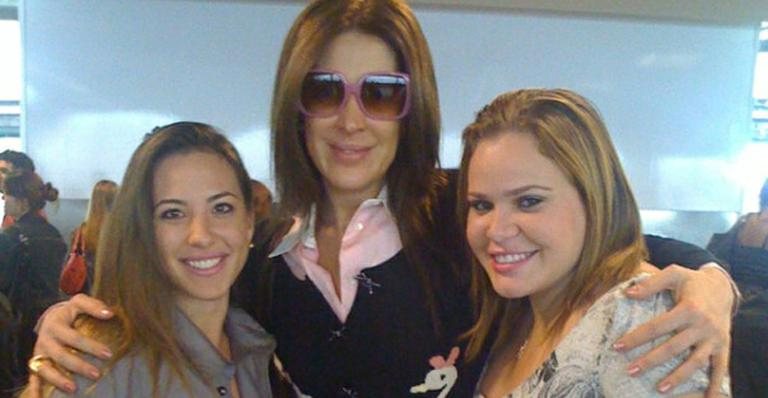 Ex-BBBs Michelly e Paula tietam Claudia Raia - Twitter / Reprodução