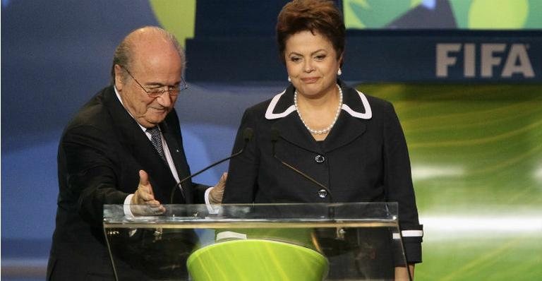 Dilma Rousseff e Joseph Blatter, presidente da Fifa - Reuters