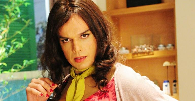 Otaviano Costa como Elaine em Morde & Assopra - TV Globo/João Miguel Júnior