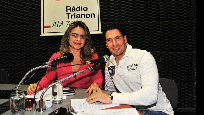 Liliane Ventura recebe o personal trainer Rodrigo Sangion em seu programa na Rádio Trianon, em São Paulo.