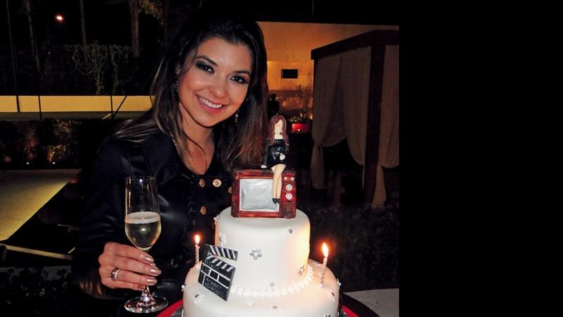 Amanda Françozo festeja 32 anos em sua casa, SP.