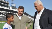 O garoto Matheus, o apresentador Luciano Huck e o presidente do Vasco, Roberto Dinamite - João Cotta/TV Globo