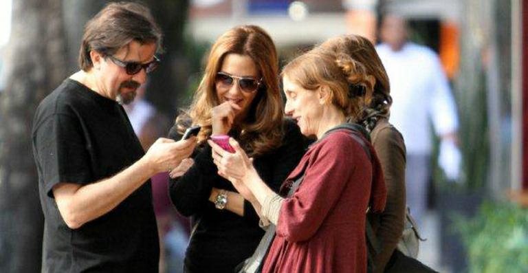 Betty Gofman e o marido, Hugo Barreto, encontram Vera Zimmermann e Guilhermina Guinle durante passeio - André Freitas/AgNews