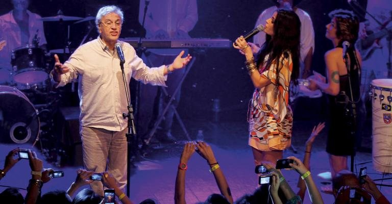 Caetano Veloso faz Show com Emanuelle - Roberto Filho