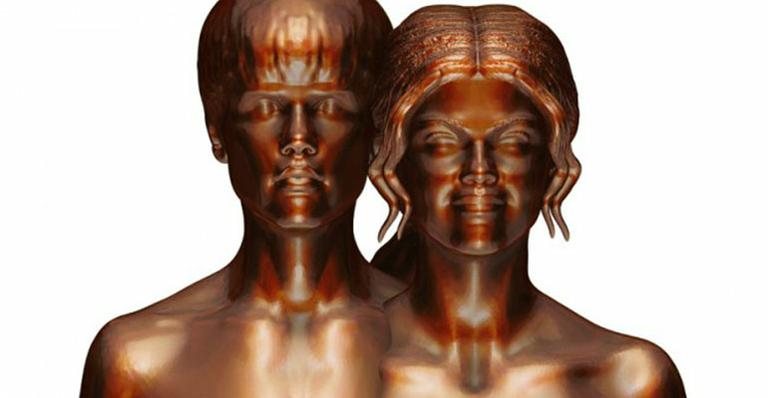 Estátua de Justin Bieber e Selena Gomez - GrosbyGroup