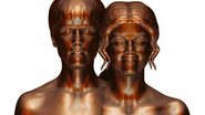 Estátua de Justin Bieber e Selena Gomez - GrosbyGroup