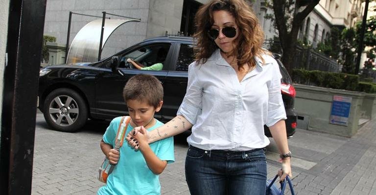 Maria Rita e o filho, Antônio, visitam Eliana na maternidade - Manuela Scarpa/Photo Rio News