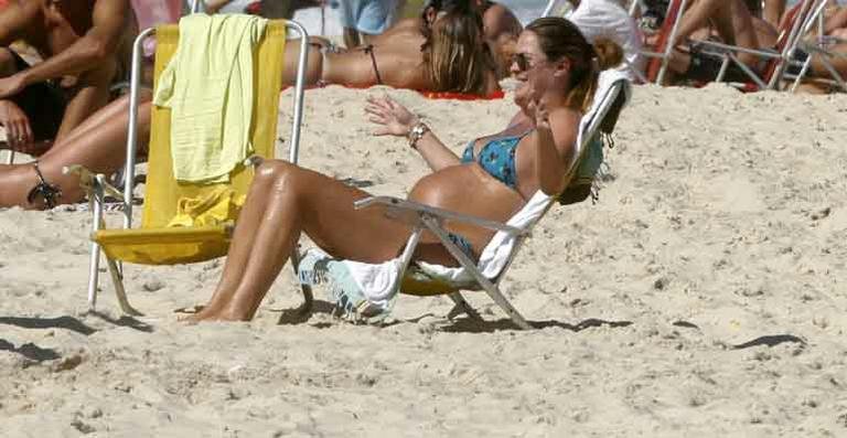 Perto de ter filho, Letícia Birkheuer pega praia no Rio de Janeiro - Edson Teófilo/PhotoRioNews