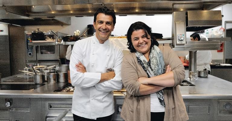 Os chefs Yannick Alleno e Samantha Aquim conversam sobre festival gastronômico em hotel de Paris, França.