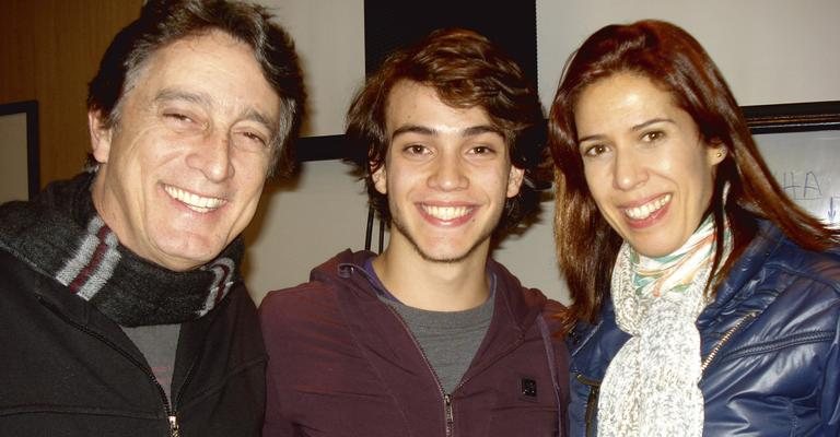 Eduardo Galvão, André Torquato e Maria Clara Gueiros do musical As Bruxas de Eastwick, em São Paulo.